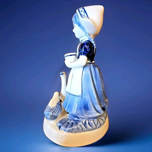 Vintage Delft Blue Dutch Girl Feeding Geese Figurine Hand Painted D.A. 6.25" - Picture 5 of 6
